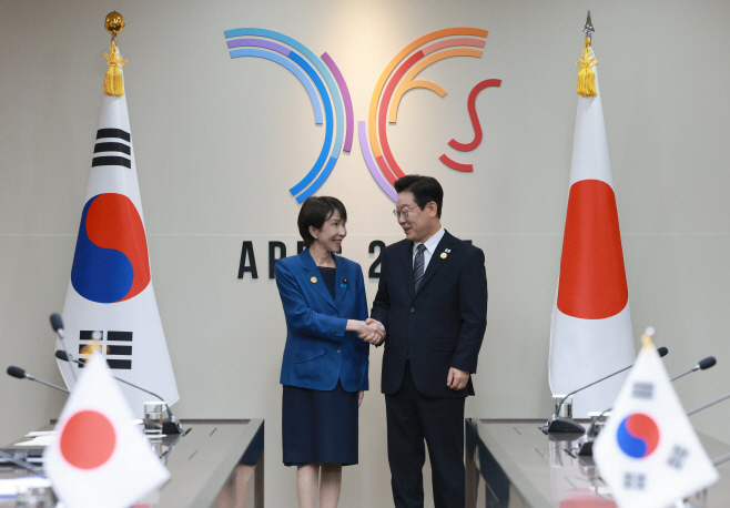 경주에서 만난 한일 정상