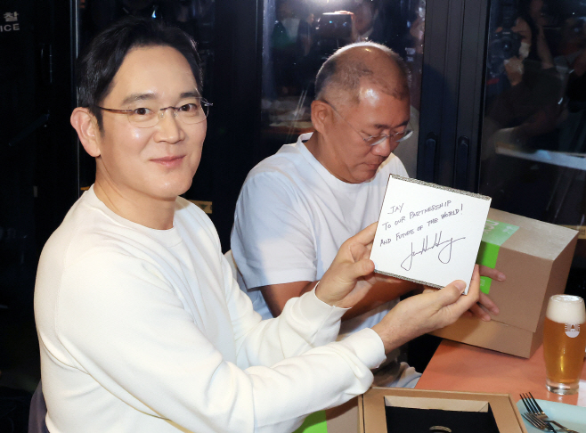 젠슨 황 회장에게 선물 받은 이재용 회장