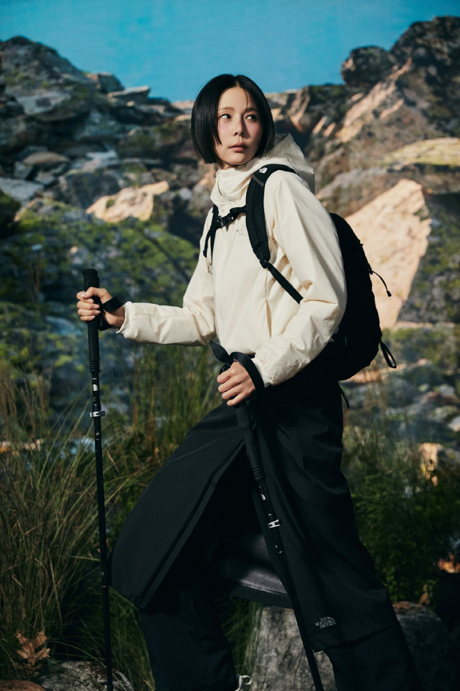 [추가 사진 1] ‘여성용 부베 후디 재킷'을 착장한 새로운 노스페이스 홍보대사 김나영