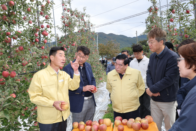 1031_포항시의회, 농작물 피해 현장 방문 1.