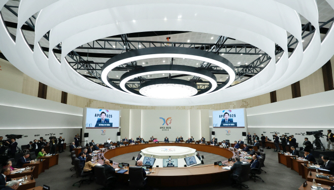 이재명 대통령, 2025 APEC 세션1 주재