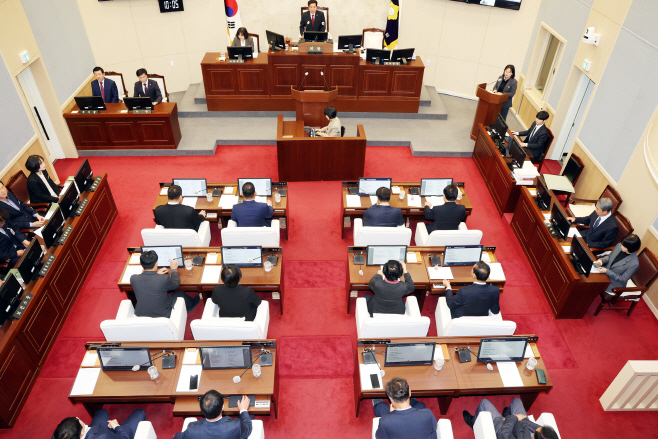 1. 20251031 제268회 밀양시의회 임시회 제1차 본회의 (1)