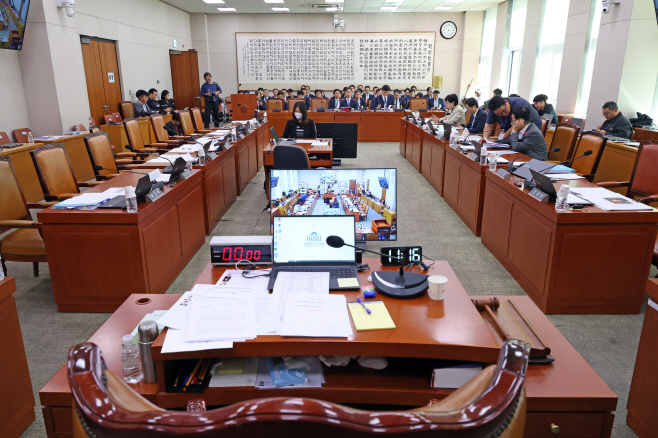 [포토] [2025 국감] 국감 나흘째 '법사위 또 파행'