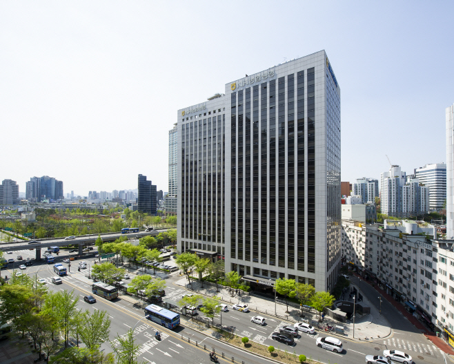 농협생명 사옥전경 1(낮)