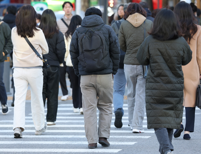 추위 닥친 서울<YONHAP NO-1567>