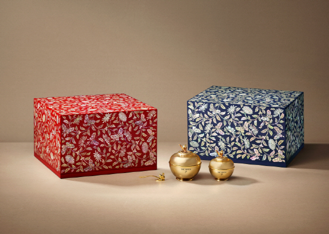 2511_사진_LG생활건강_국가 정상 배우자 더후 환유고 나전칠기 선물세트