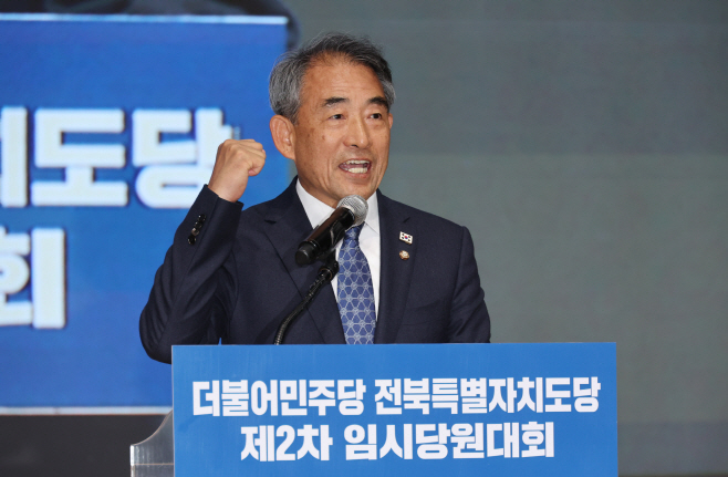 정견 발표하는 윤준병<YONHAP NO-6802>