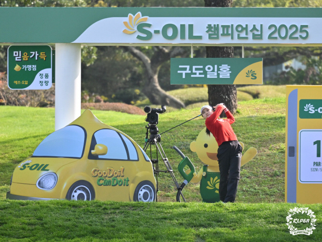 티샷하는 고지원