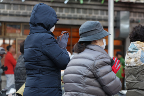 수능 앞두고 찾아온 한파<YONHAP NO-6714>