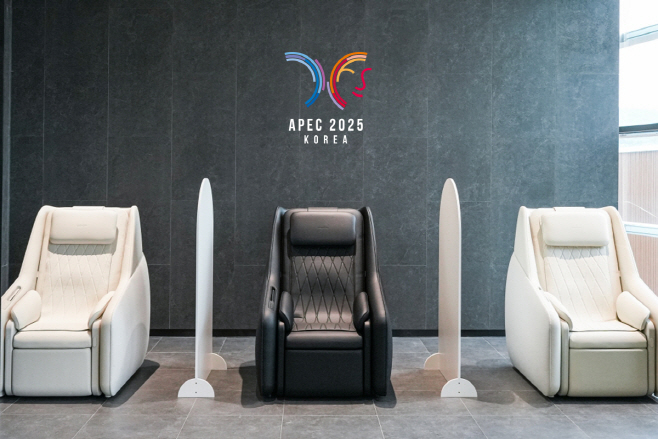 APEC 정상회의 고위급 오찬장에 설치된 세라젬 마스터 V11