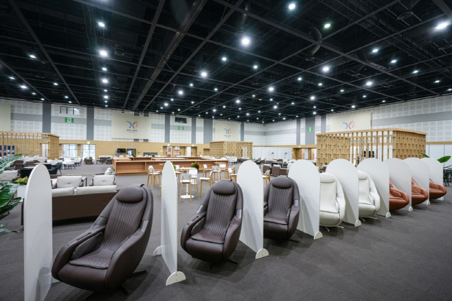 APEC 정상회의 수행원 라운지에 설치된 세라젬 파우제 M6