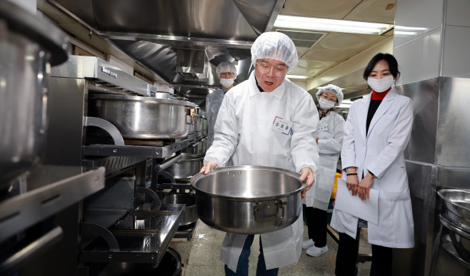 11.3 김영훈 고용노동부 장관, 학교 급식종사자 건강 보호를 위한 현장점검 실시 (6)