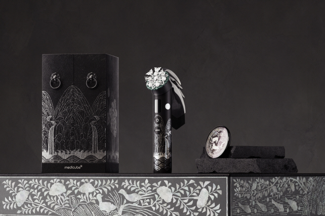 에이피알이 2025 APEC 정상회의에 협찬한 ‘부스터 프로 일월오봉도 에디션_2