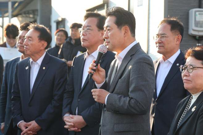 장동혁 대표, 산불 이재민 임시주택 방문<YONHAP NO-4530>