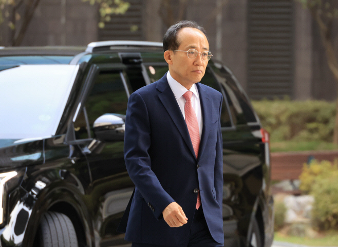 내란특검 출석하는 추경호<YONHAP NO-2982>