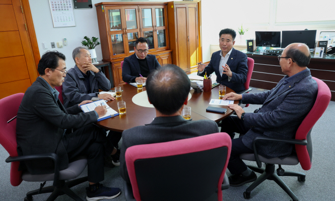 성길용_부의장__생활폐기물_수집·운반_대행업체_대표들과_간담회