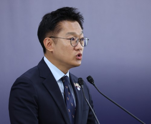 President Lee orders halt to all government asset sales