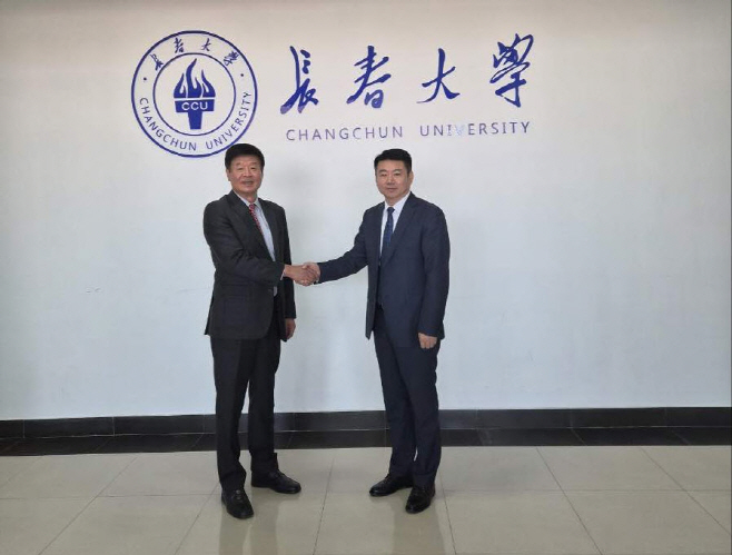 20251103_정윤 청운대 총장, K-에듀 영토확장 힘쓴다 사진자료2