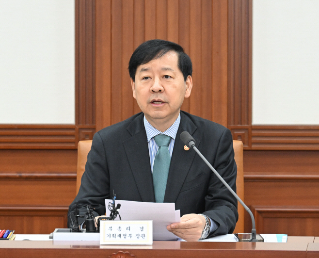 251104구윤철 부총리-경제관계장관회의 겸 물가관계장관회의 겸 산업경쟁력강화 관계장관회의 주재-서울청사 (2)