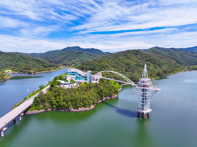 1. 청양 칠갑타워 14일 개관 앞두고 분주… 지역 경제 활력 기대(1)