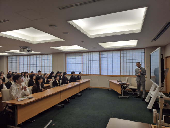 [별첨2] 2024 한일대학생교류사업 방일단 사진(외무성 강연) (1)