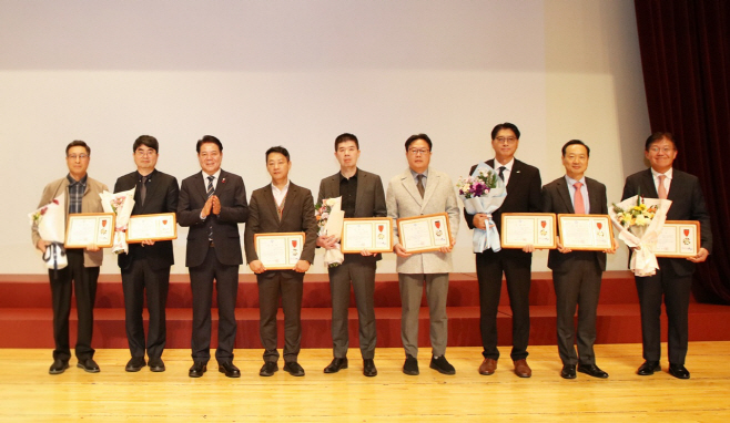 2025 안양시 우수기업 단체사진(11월 4일 오전 9시 안양시청 대강당)