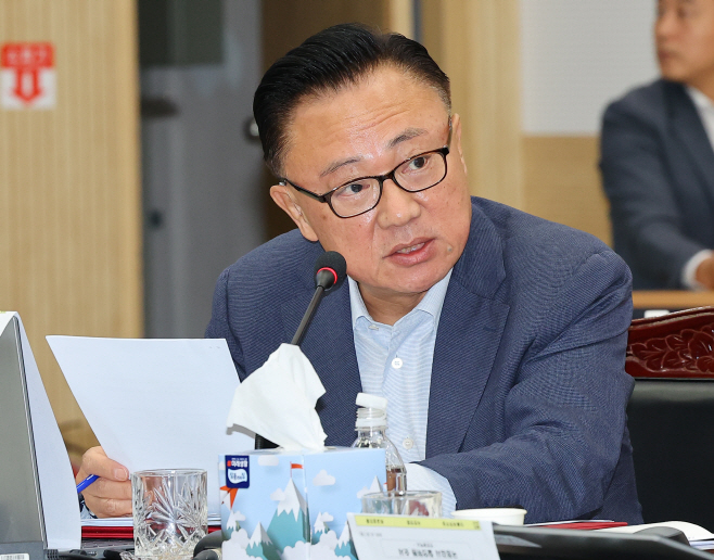 질의하는 고동진 의원<YONHAP NO-3056>