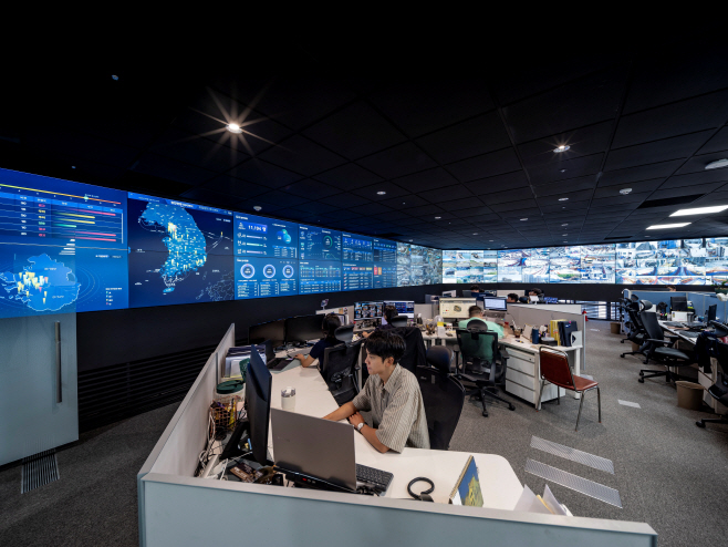 DL이앤씨 종합안전관제상황실