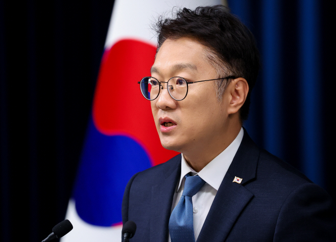 김남준 대변인, 수석보좌관회의 브리핑<YONHAP NO-6172>