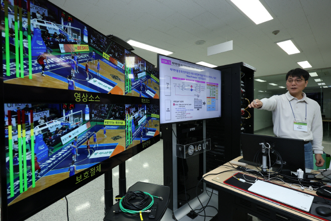 1106 최고 품질 향한 LG유플러스의 도전…2만km 중계도 문제없다(1)