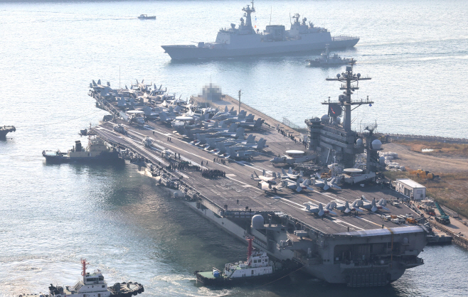 미 핵항모 '조지 워싱턴함' 등 제5항모전단 부산...<YONHAP NO-2838>