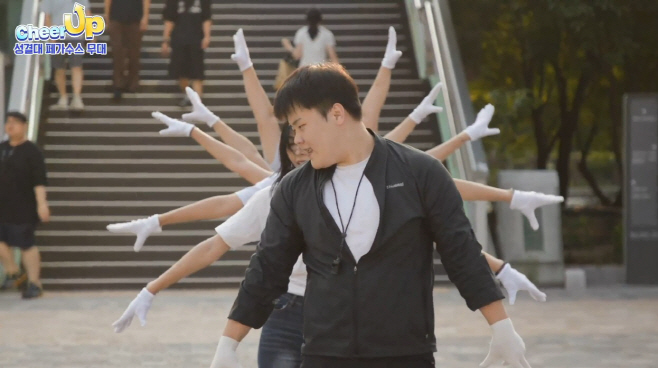 이미지자료. 판교 유스페이스 콘텐츠 거리에서 펼쳐진 ‘SOOP 캠퍼스 치어리딩 버스킹’ 공연