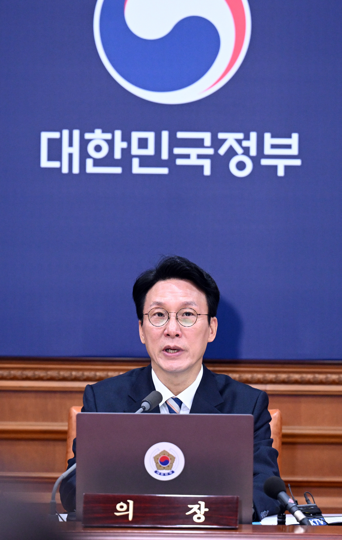 [포토]국무회의에서 발언하는 김민석 총리