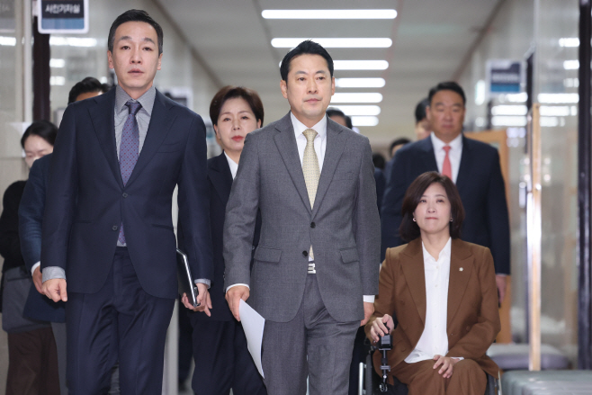 최고위 참석하는 장동혁 대표<YONHAP NO-2771>