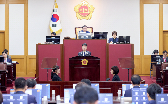 [붙임]_제321회_정례회_김정기_권한대행_시정연설_사진_1