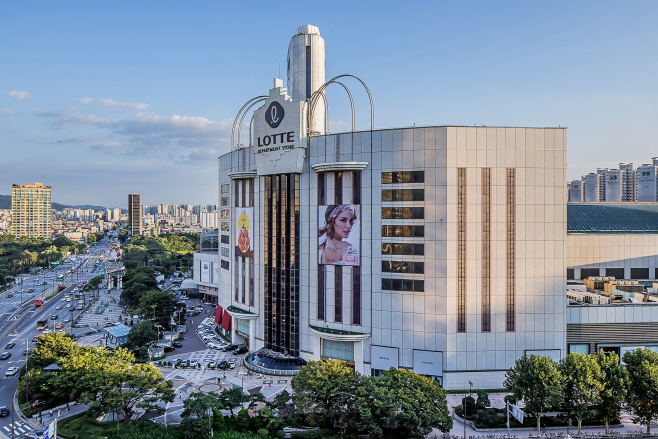 4. [롯데백화점] 서울시 송파구 잠실동에 위치한 롯데백화점 잠실점 외관