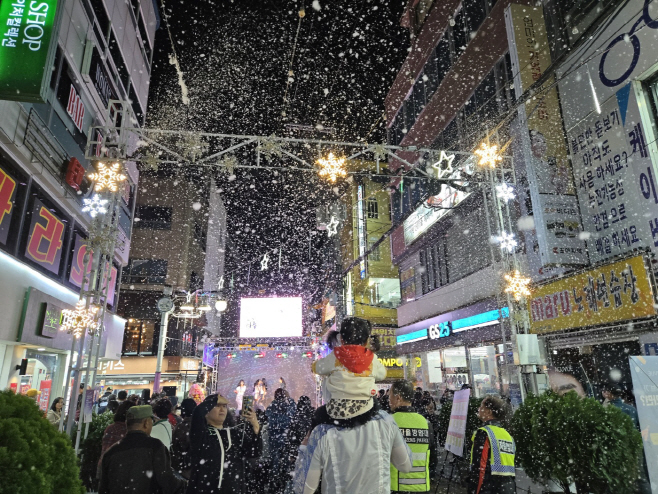“국화축제에서 창동 눈꽃거리까지 가을의 끝에서 겨울을 만나다”(지역경제과) (3)