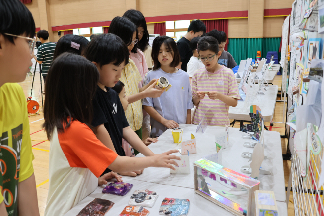 1.경북교육청, ‘2025년 꿈키움 작은 학교’ 5교 선정!(농어촌 작은 학교의 자율_특색교육 강화로 지역과 함께 성장)(성주 수륜초등학교 질문축제 모습)_01 (1)