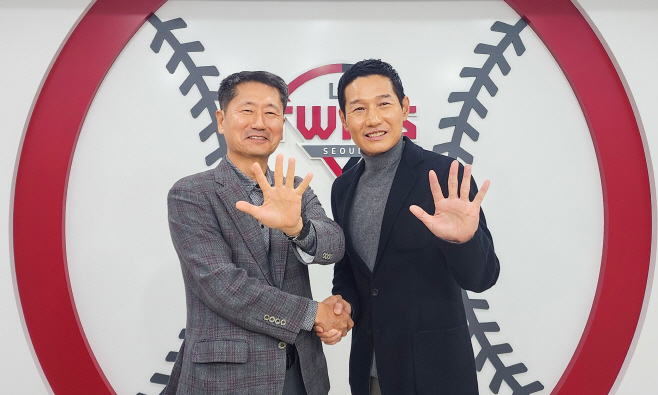 염경엽 LG 감독, KBO 사령탑 역대 최고 3년 30억원에 재계약