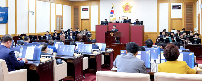 [붙임]_제321회_정례회_김정기_권한대행_시정연설_사진_2