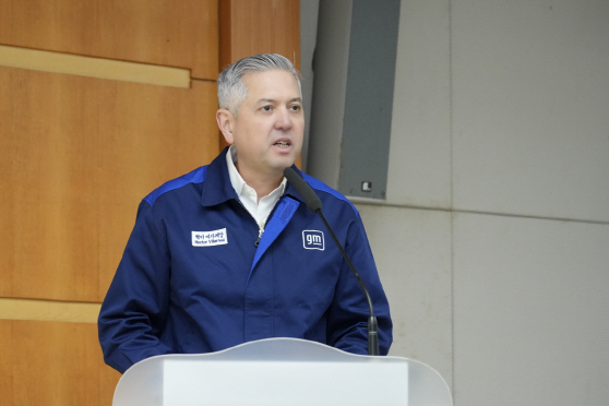 [사진 2] 환영사를 전하고 있는 헥터 비자레알 GM 한국사업장 사장