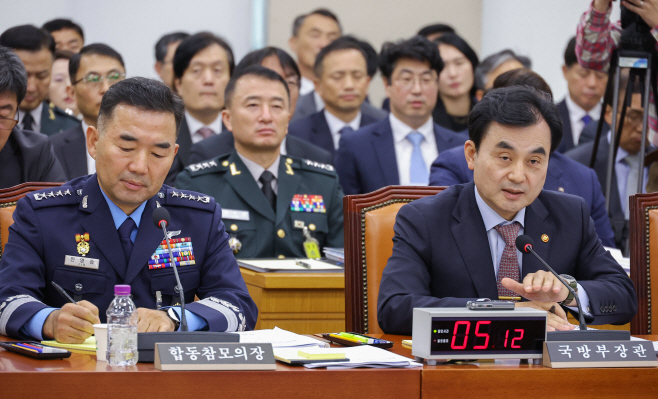 핵추진 잠수함 추진 관련 답변하는 안규백 국방...<YONHAP NO-3154>