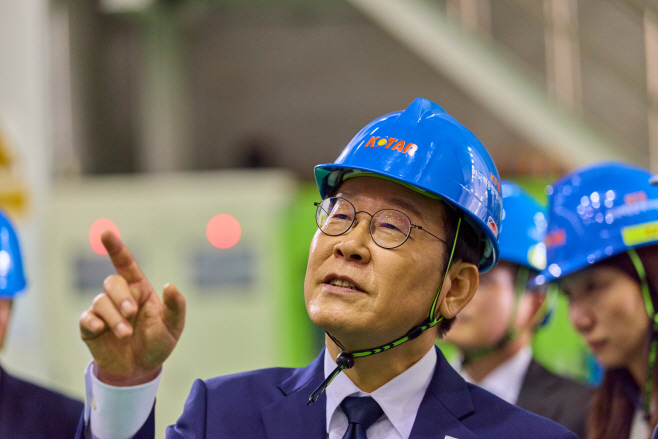 이재명 대통령, 핵융합에너지 연구현장(KSTAR) 방문