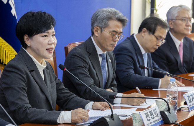 사법불신·사법행정 정상화 TF에서 발언하는 전...<YONHAP NO-3202>