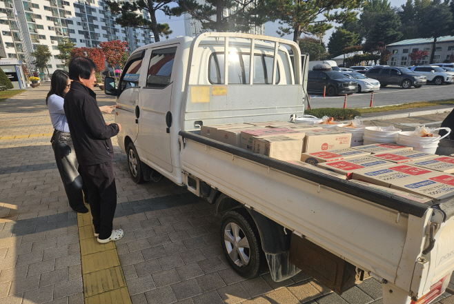 5_대소면, 화학물질 누출사고 피해마을에 물품 긴급 전달(2)