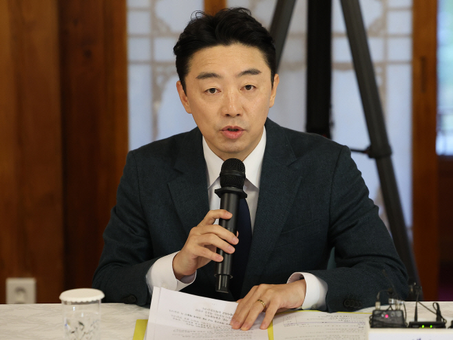 고위당정협의회 발언하는 강훈식 비서실장