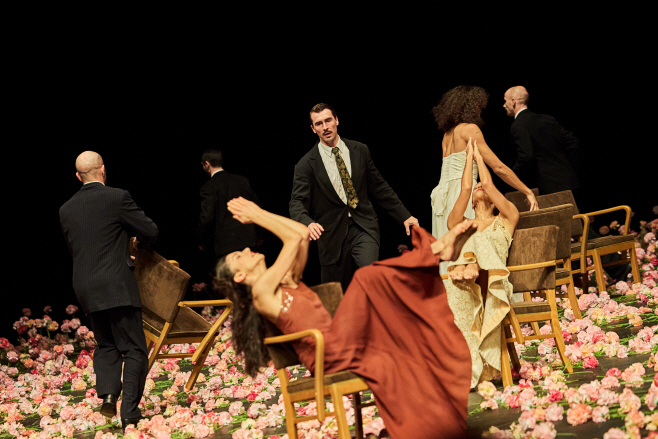 [LG아트센터] 피나 바우쉬의 카네이션 LG Arts Center Studio AL 9 (1)