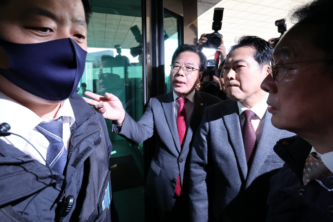 대검 항의 방문한 국민의힘 지도부<YONHAP NO-1525>