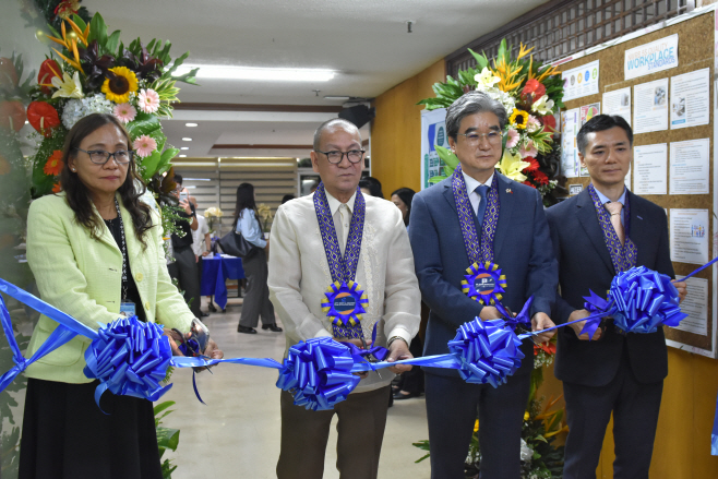 사진 4. 팜팡가강 유역 수자원 통합 관리시스템 구축 2차 사업 기증식
