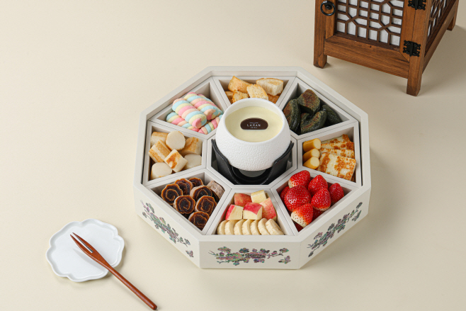 사진_ 서양의 디저트를 로컬 식재료의 다채로운 맛과 한국적 담음새로 풀어낸 라한호텔 전주의 겨울 신 메뉴 ‘전주 한상 퐁듀’